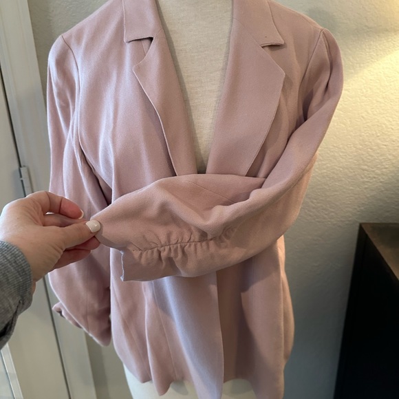 Size Small Pale Pink blazer - Picture 3 of 5
